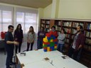 Educadors de lleure amplien habilitats i coneixements al casal social de la Mariola